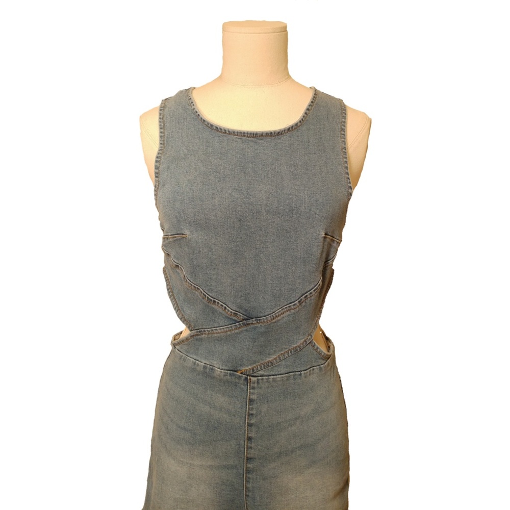 🍁Denim Romper with cut outs - Picture 2 of 4
